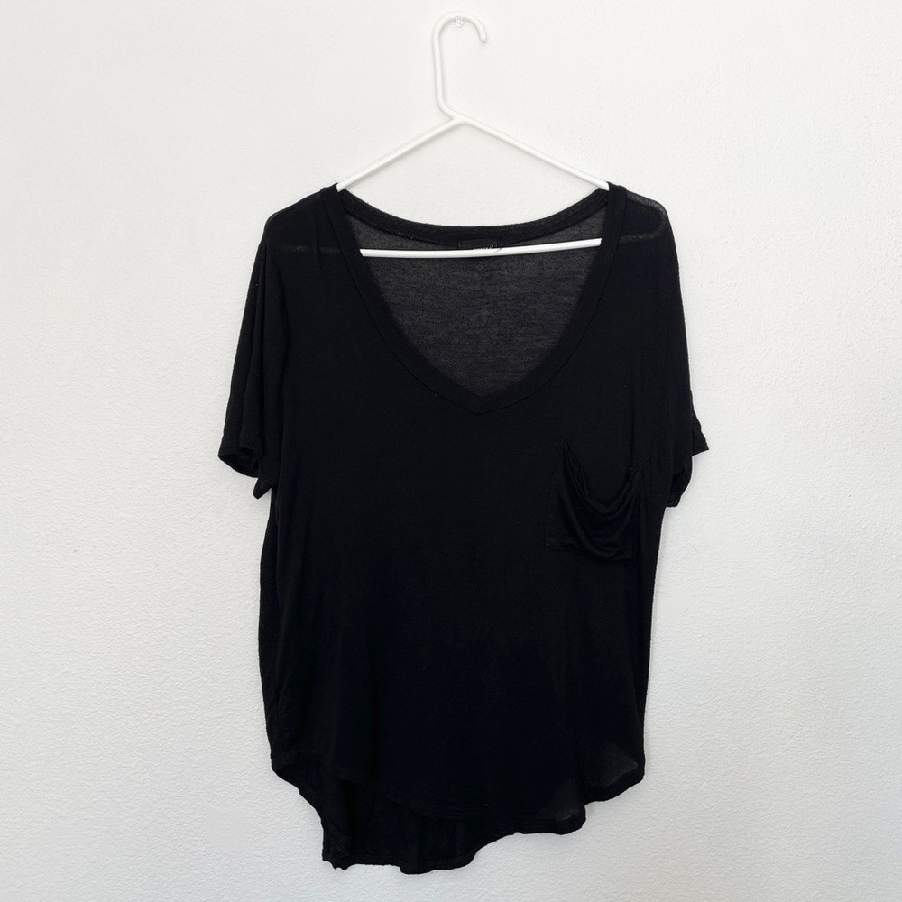 Black slouchy v-neck pocket t-shirt - Picture 3 of 5